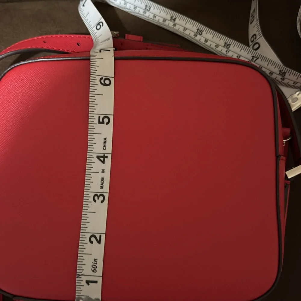 Kate Spade crossbody use only couple of tomes is in excellent condition.